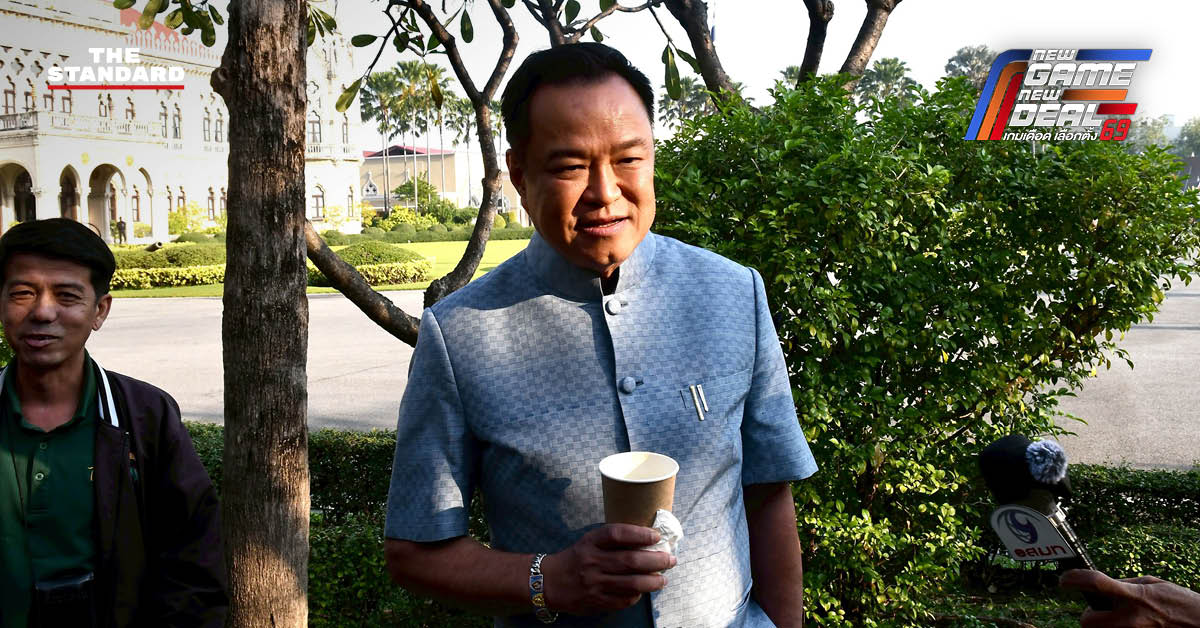 อนุทินสายชิลเดินเท้าเข้า ทำเนียบฯ เผยควงภรรยาทำบุญวันเกิด วัดบวรฯ ไม่ประมาทแม้ผลโพลพุ่ง ปัดตอบปมโหน กัมพูชา