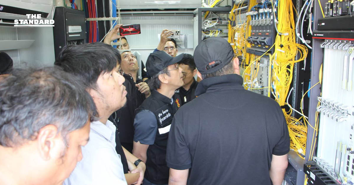 เจ้าหน้าที่ กกล.บูรพา ตำรวจ และ กสทช. ตรวจสอบตู้ส่งสัญญาณอินเทอร์เน็ตผิดกฎหมายบริเวณชายแดน อรัญประเทศ