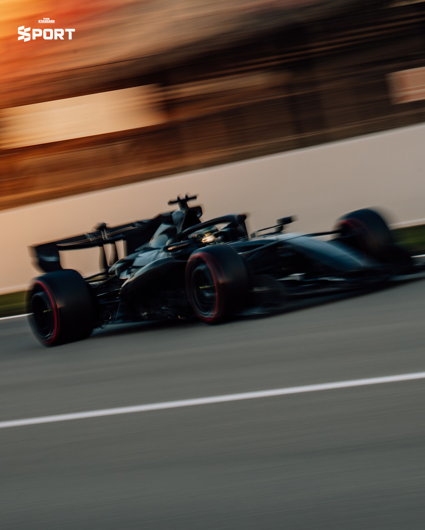 ภาพรถแข่ง Aston Martin AMR26 สีเขียว ลงสนามทดสอบ Shakedown ครั้งแรกที่บาร์เซโลนา มี แลนซ์ สโตรลล์ เป็นผู้ขับ 2