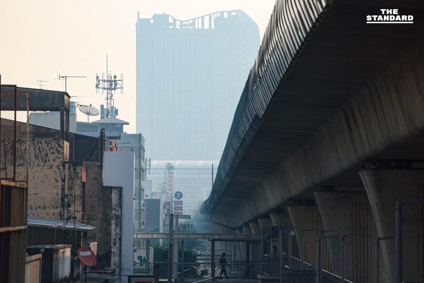 กทม. ฝุ่น PM 2.5 เช้านี้ เกินมาตรฐานทุกเขต พื้นที่สีส้ม เริ่มกระทบสุขภาพ บางรัก-ลาดกระบัง ค่าฝุ่นสูงสุด 4