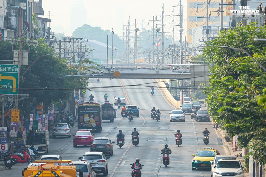 กทม. ฝุ่น PM 2.5 เช้านี้ เกินมาตรฐานทุกเขต พื้นที่สีส้ม เริ่มกระทบสุขภาพ บางรัก-ลาดกระบัง ค่าฝุ่นสูงสุด 6