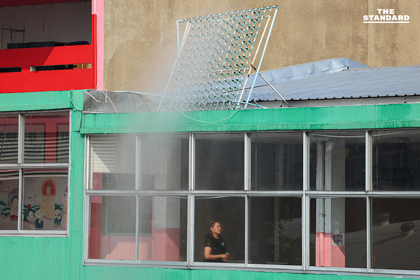 เจ้าหน้าที่ กทม. ตรวจเยี่ยม โรงเรียนวัดวิมุตยาราม ต้นแบบห้องเรียนปลอดฝุ่น เพื่อสร้างความมั่นใจด้านสุขภาพนักเรียน 10