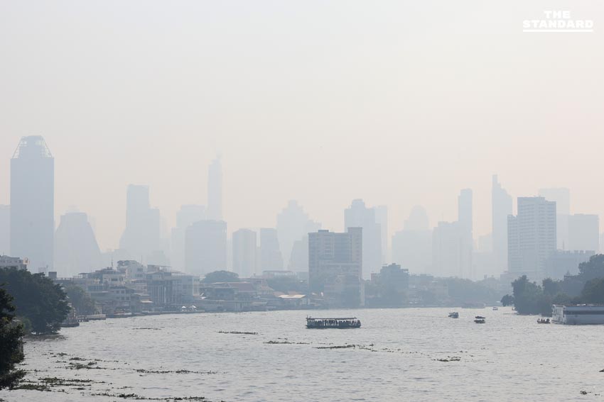 กทม. ฝุ่น PM2.5 พุ่งเกินมาตรฐาน 70 พื้นที่ เตือนประชาชนสวมหน้ากาก-เลี่ยงกิจกรรมกลางแจ้ง 3