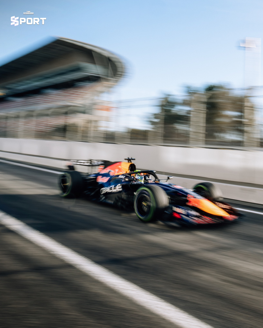 ภาพรถแข่ง Formula 1 กำลังทดสอบในสนาม Circuit de Barcelona-Catalunya 1