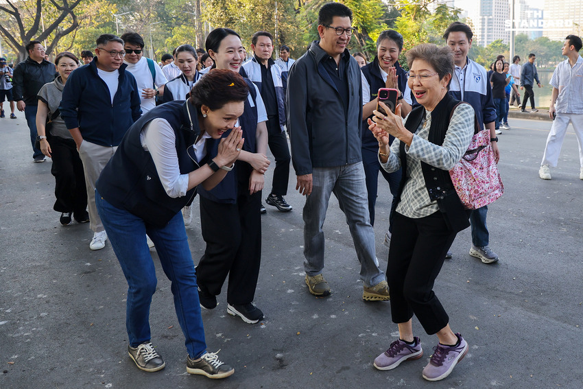เลือกตั้ง 2569 : ดรีมทีมภูมิใจไทยเดินหาเสียง สวนลุมพินี ‘ศุภจี-เอกนิติ-สีหศักดิ์’ ดีใจเสียงตอบรับดี บอกทุกข้อเสนอแนะเป็นประโยชน์ ช่วย นโยบายเศรษฐกิจ 10 พลัสชัดขึ้น 10