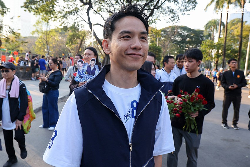 เลือกตั้ง 2569 : ดรีมทีมภูมิใจไทยเดินหาเสียง สวนลุมพินี ‘ศุภจี-เอกนิติ-สีหศักดิ์’ ดีใจเสียงตอบรับดี บอกทุกข้อเสนอแนะเป็นประโยชน์ ช่วย นโยบายเศรษฐกิจ 10 พลัสชัดขึ้น 12