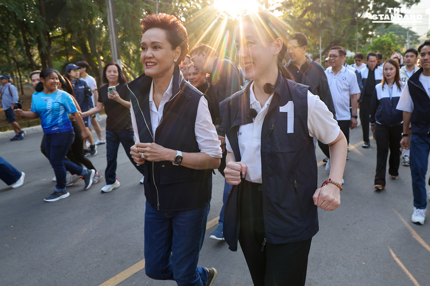 เลือกตั้ง 2569 : ดรีมทีมภูมิใจไทยเดินหาเสียง สวนลุมพินี ‘ศุภจี-เอกนิติ-สีหศักดิ์’ ดีใจเสียงตอบรับดี บอกทุกข้อเสนอแนะเป็นประโยชน์ ช่วย นโยบายเศรษฐกิจ 10 พลัสชัดขึ้น 2