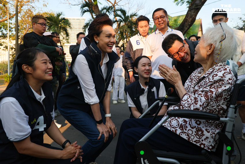 เลือกตั้ง 2569 : ดรีมทีมภูมิใจไทยเดินหาเสียง สวนลุมพินี ‘ศุภจี-เอกนิติ-สีหศักดิ์’ ดีใจเสียงตอบรับดี บอกทุกข้อเสนอแนะเป็นประโยชน์ ช่วย นโยบายเศรษฐกิจ 10 พลัสชัดขึ้น 4