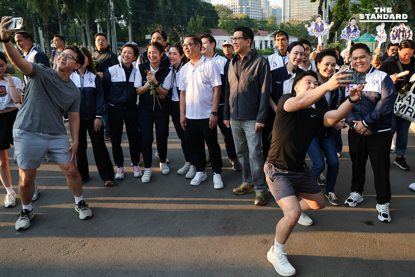 เลือกตั้ง 2569 : ดรีมทีมภูมิใจไทยเดินหาเสียง สวนลุมพินี ‘ศุภจี-เอกนิติ-สีหศักดิ์’ ดีใจเสียงตอบรับดี บอกทุกข้อเสนอแนะเป็นประโยชน์ ช่วย นโยบายเศรษฐกิจ 10 พลัสชัดขึ้น 5