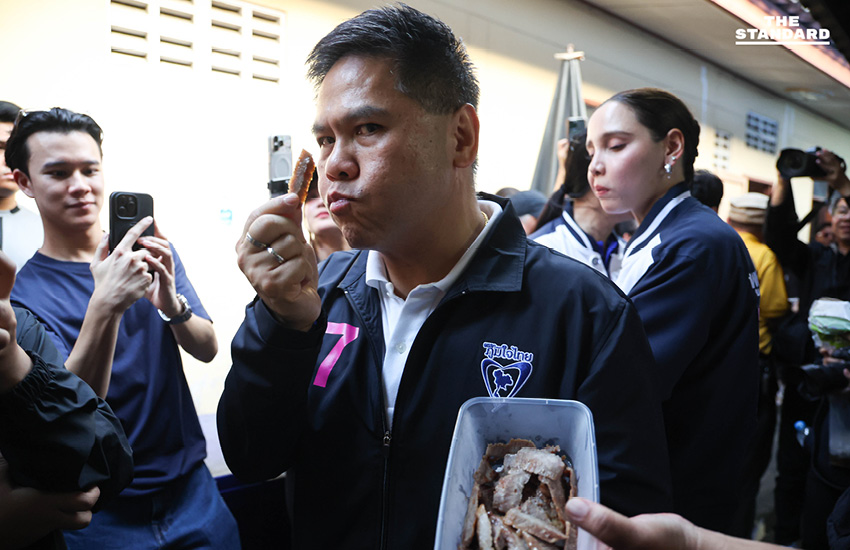 ไชยชนก ชิดชอบ และ ซาบีดา ไทยเศรษฐ์ แกนนำพรรคภูมิใจไทย กำลังปราศรัยหาเสียงกับประชาชนในพื้นที่ราชเทวี 6