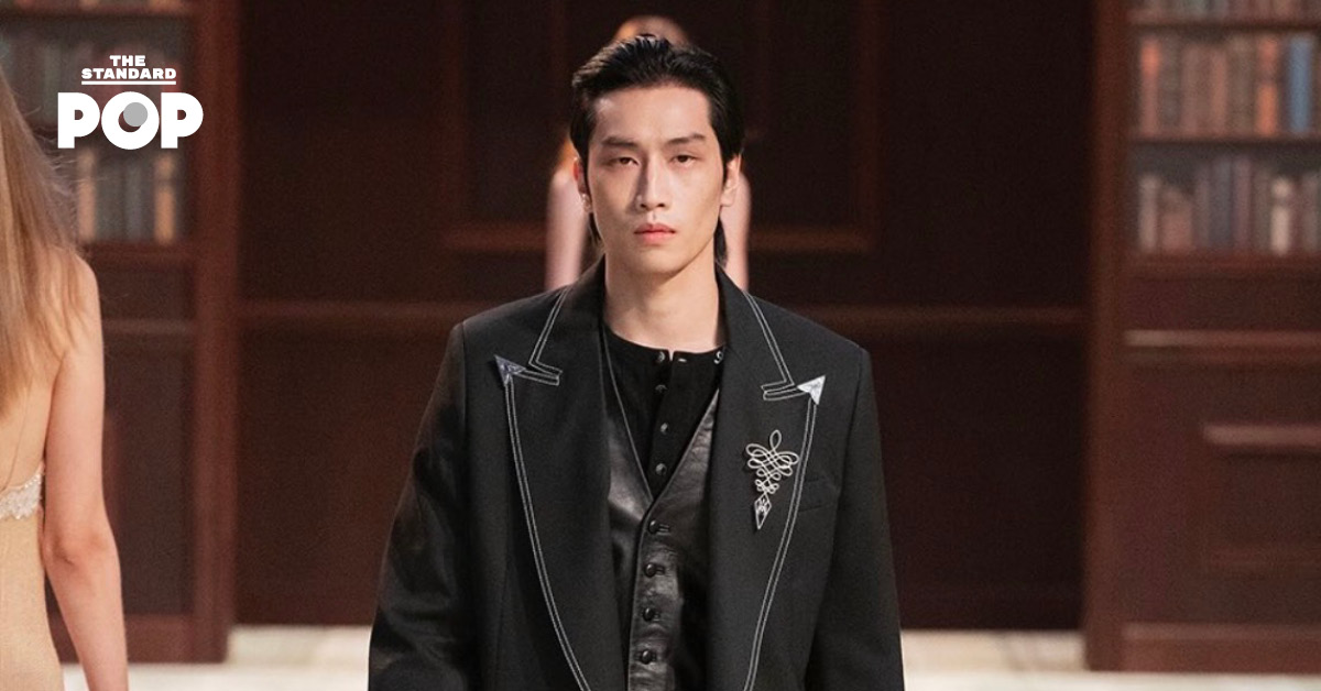 ไบเบิ้ล วิชญ์ภาส สุเมตติกุล ในชุด All Black บนรันเวย์แฟชั่นโชว์ AMIRI Autumn-Winter 2026 ที่ปารีส