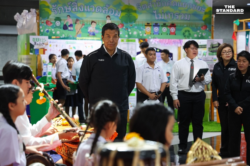 ตามกฎ add a space before proper nouns that follow a verb ในพาดหัวนี้ไม่มีส่วนใดที่เข้าข่ายเงื่อนไขดังกล่าวครับ ดังนั้น พาดหัวจะยังคงเหมือนเดิม: ผู้ว่าฯ กทม. ชูแนวคิด ‘เด็กคือเจ้าของเมือง’ หนุนเยาวชนใช้เทคโนโลยีดิจิทัลเติมเต็มความฝัน 10