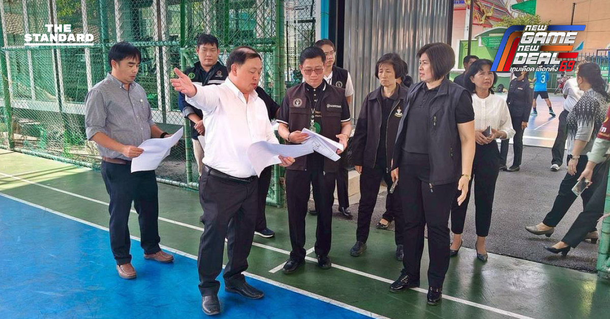 เจ้าหน้าที่กรุงเทพมหานครตรวจความพร้อมหน่วยเลือกตั้งและอำนวยความสะดวกการทำบัตรประชาชน