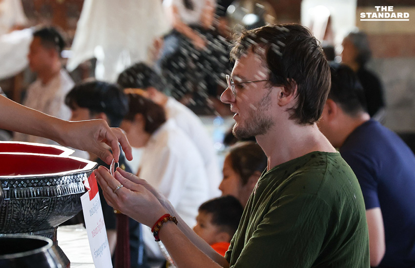 พุทธศาสนิกชนร่วมสวดมนต์ข้ามปี ที่วัดสุทัศน์ฯ รับศักราชใหม่ 2569 10