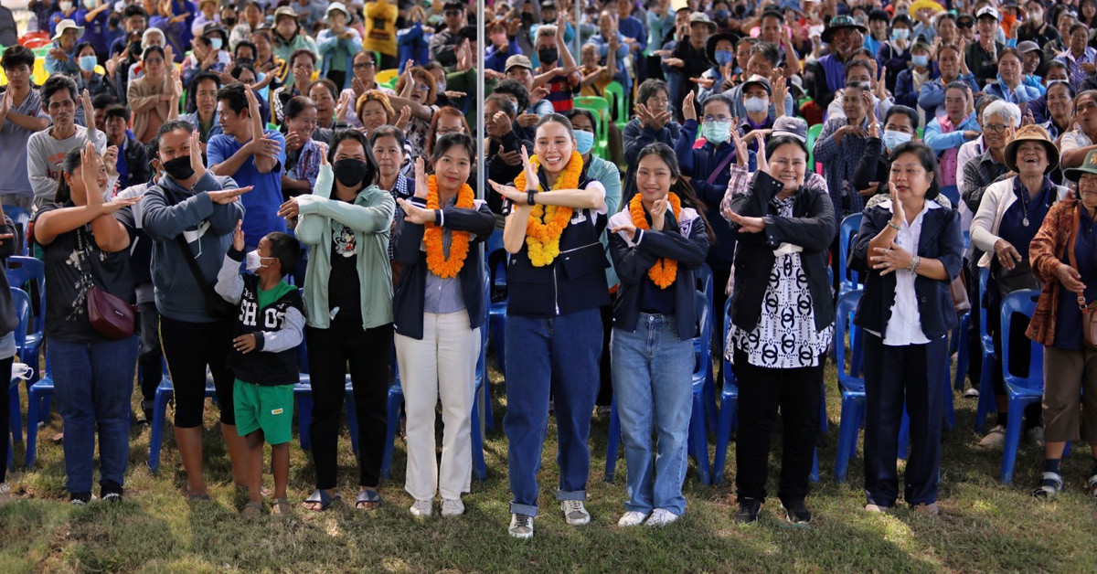 ชาดา ไทยเศรษฐ์ และ ซาบีดา ไทยเศรษฐ์ หาเสียงช่วย นิยม ช่างพินิจ ผู้สมัคร ส.ส.พิษณุโลก เขต 4 พรรคภูมิใจไทย ในช่วงโค้งสุดท้าย