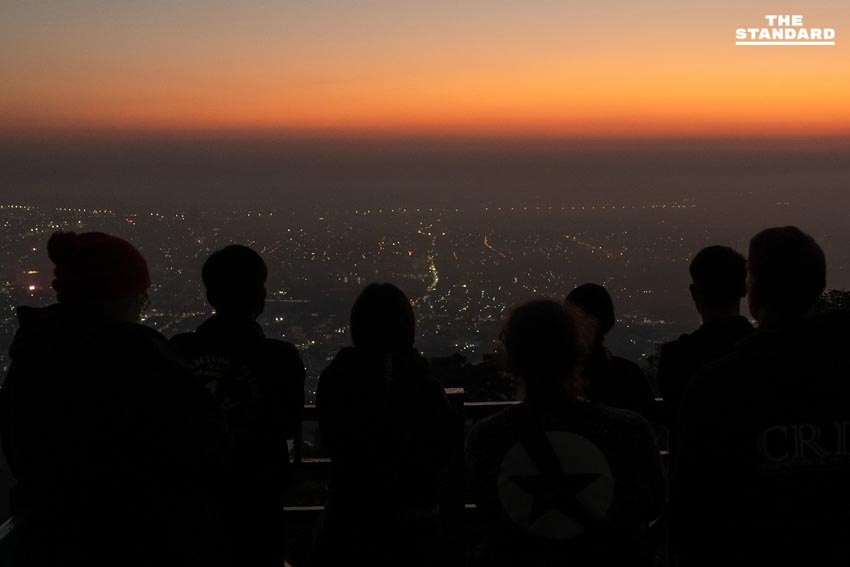 ‘เชียงใหม่’ รับแสงแรกแห่งปี 2569 เหนือดอยสุเทพ ประชาชน แห่สัมผัสอากาศหนาว-เก็บภาพความประทับใจเริ่มศักราชใหม่ 1