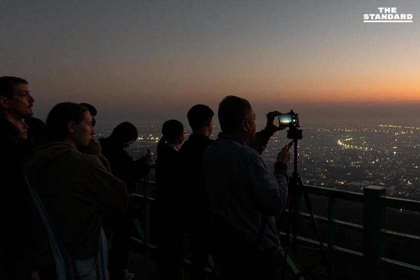 ‘เชียงใหม่’ รับแสงแรกแห่งปี 2569 เหนือดอยสุเทพ ประชาชน แห่สัมผัสอากาศหนาว-เก็บภาพความประทับใจเริ่มศักราชใหม่ 5