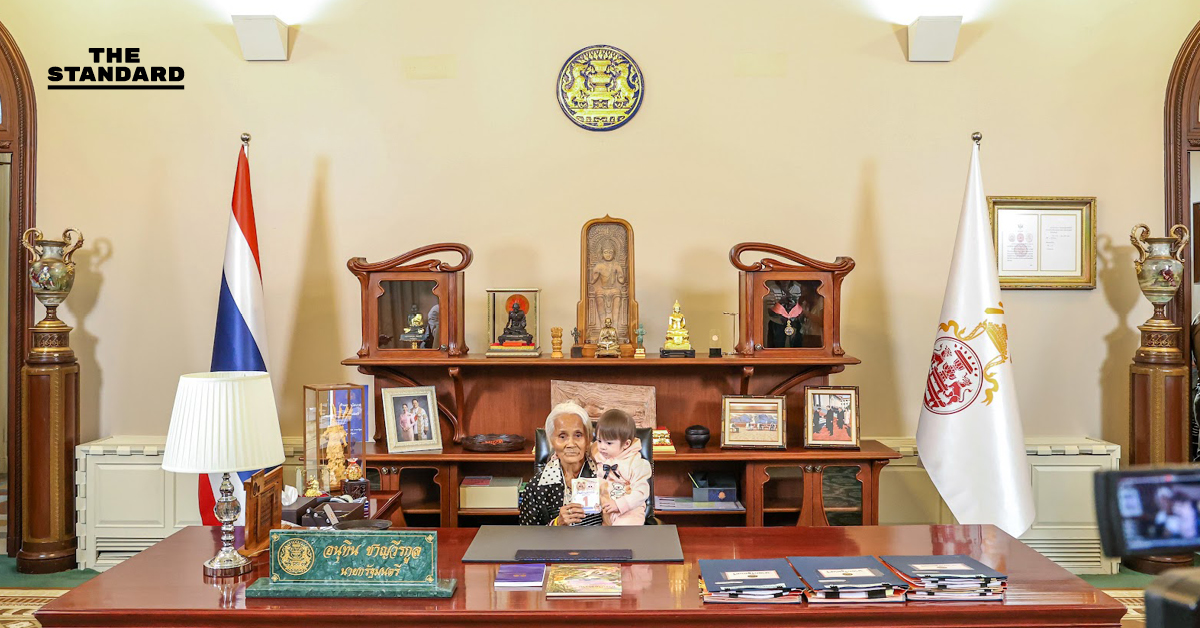 น้องชมพู่นั่ง เด็กหญิงวัย 1 ขวบ 4 เดือน นั่ง เก้าอี้นายกฯ ใน วันเด็กแห่งชาติ 2569 คนแรก