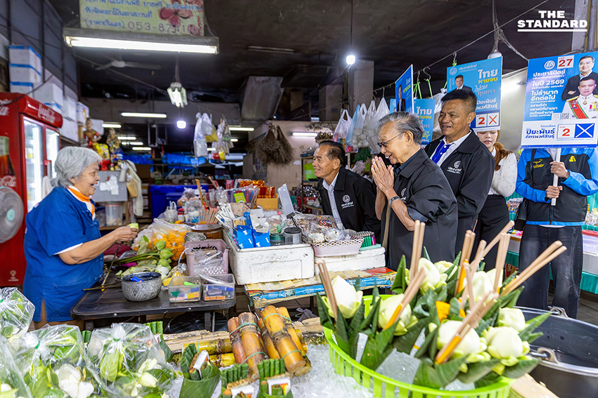 ‘ชวน หลีกภัย’ พร้อม ‘ต๊ะ นารากร’ เดินหาเสียง เชียงใหม่ รับฟังปัญหาชาวบ้าน 7