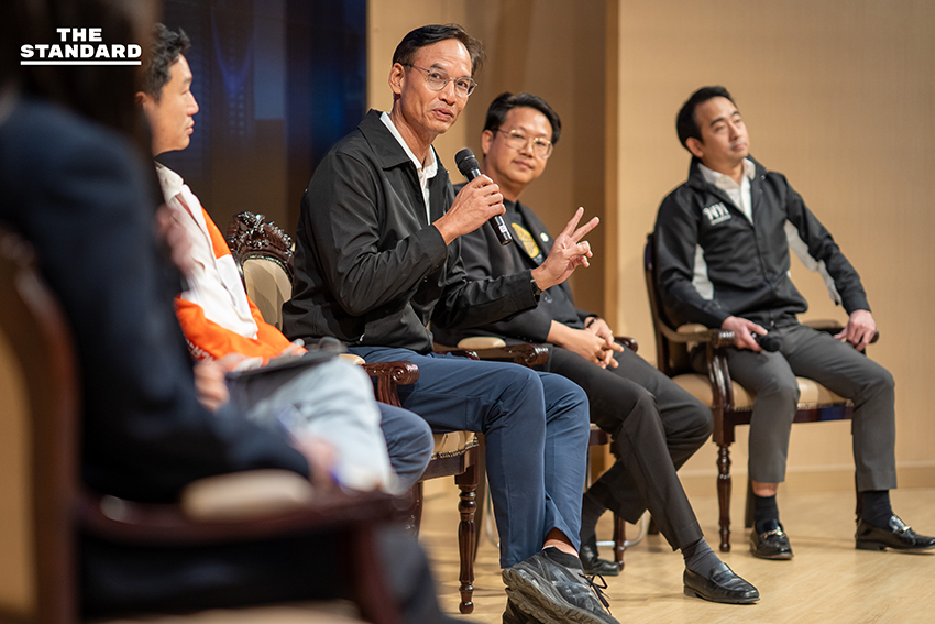 Based on the specific rule provided (add a space before proper nouns that follow a verb), there are no instances in this headline where a proper noun immediately follows a verb. * The verb จัด is followed by เวทีดีเบต (a common noun phrase). * The verb เปิด is followed by มุมมอง (a common noun). * มช. is a proper noun, but it precedes the verb จัด. * ‘ทางเลือกนโยบายเศรษฐกิจ’ is a proper noun (a title), but it follows เวทีดีเบต, not directly the verb จัด. Therefore, strictly applying the given rule, the headline remains unchanged: **เศรษฐศาสตร์ มช. จัดเวทีดีเบต ‘ทางเลือกนโยบายเศรษฐกิจ’ เปิดมุมมองพรรคต่อภาษี-สวัสดิการ** 7