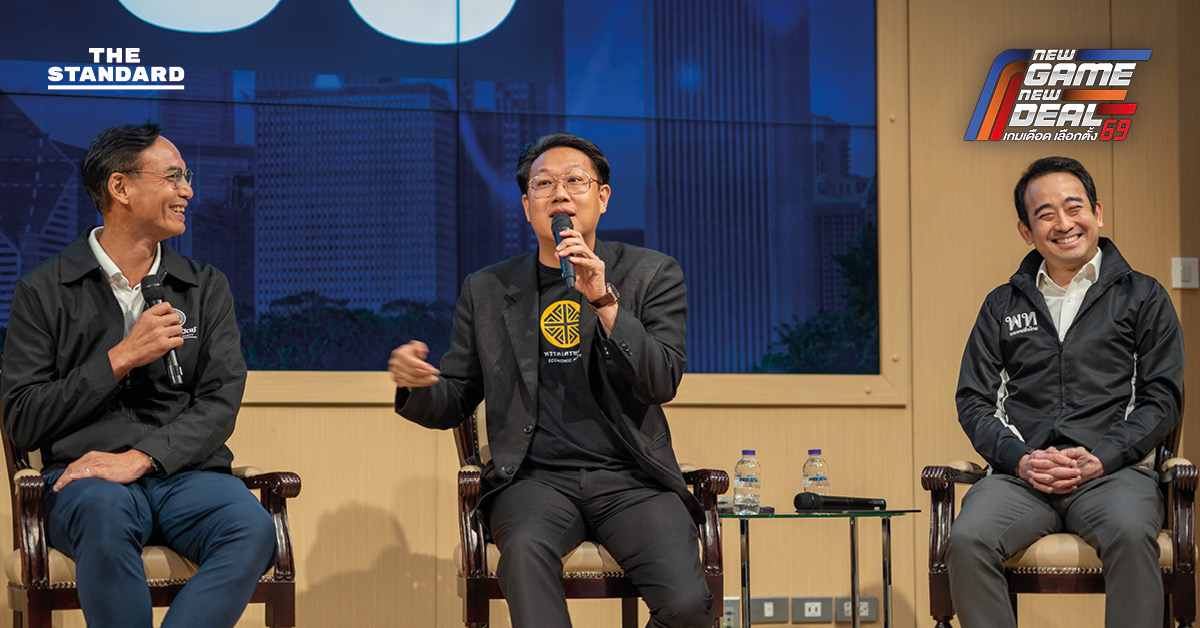 Based on the specific rule provided (add a space before proper nouns that follow a verb), there are no instances in this headline where a proper noun immediately follows a verb. * The verb จัด is followed by เวทีดีเบต (a common noun phrase). * The verb เปิด is followed by มุมมอง (a common noun). * มช. is a proper noun, but it precedes the verb จัด. * ‘ทางเลือกนโยบายเศรษฐกิจ’ is a proper noun (a title), but it follows เวทีดีเบต, not directly the verb จัด. Therefore, strictly applying the given rule, the headline remains unchanged: **เศรษฐศาสตร์ มช. จัดเวทีดีเบต ‘ทางเลือกนโยบายเศรษฐกิจ’ เปิดมุมมองพรรคต่อภาษี-สวัสดิการ**