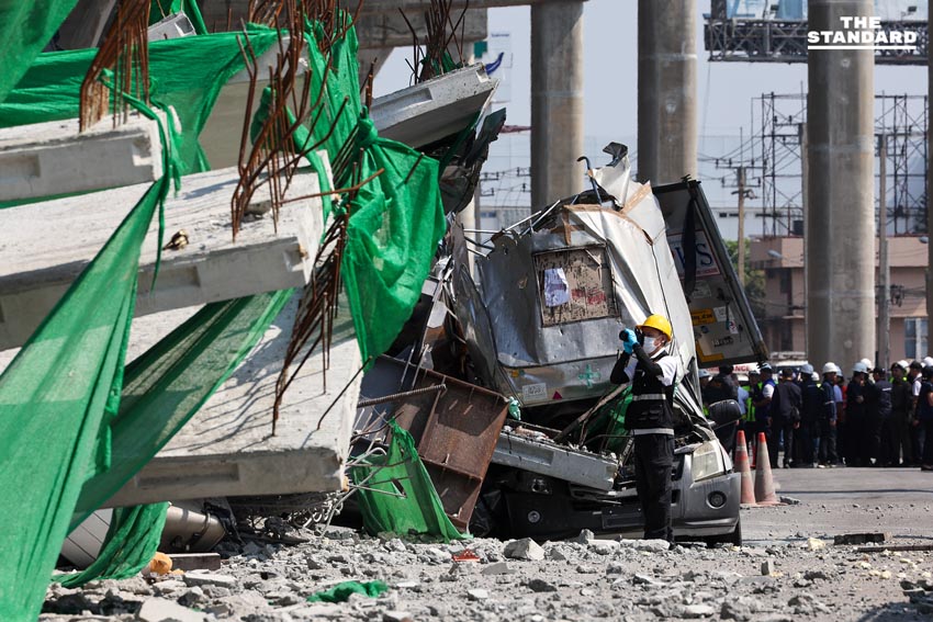 ความคืบหน้าเหตุเครนถล่ม ถนนพระราม 2 จังหวัดสั่งระดมทีมกู้ภัยเร่งช่วยเหลือผู้ประสบภัย พร้อมอำนวยความสะดวกจราจร 2