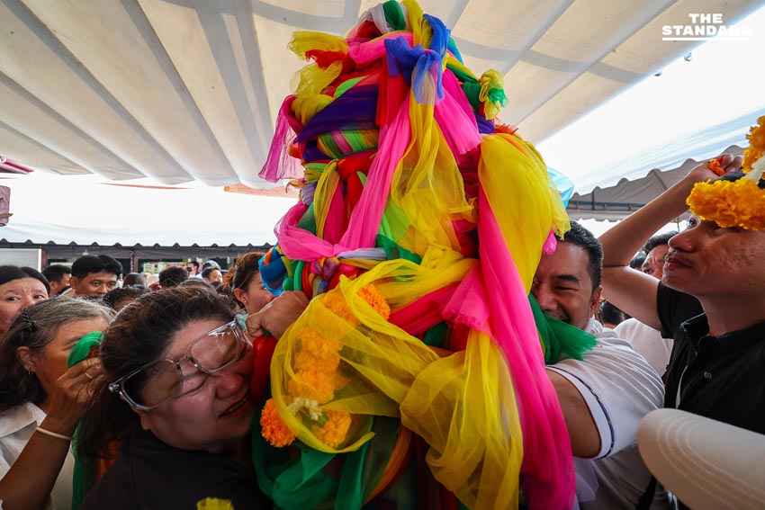 ประชาชน - นักท่องเที่ยวแน่น ‘วัดพระแก้ว-ศาลหลักเมือง’ สักการะสิ่งศักดิ์สิทธิ์คู่บ้านคู่เมือง ขอพรรับศักราช 2569 1