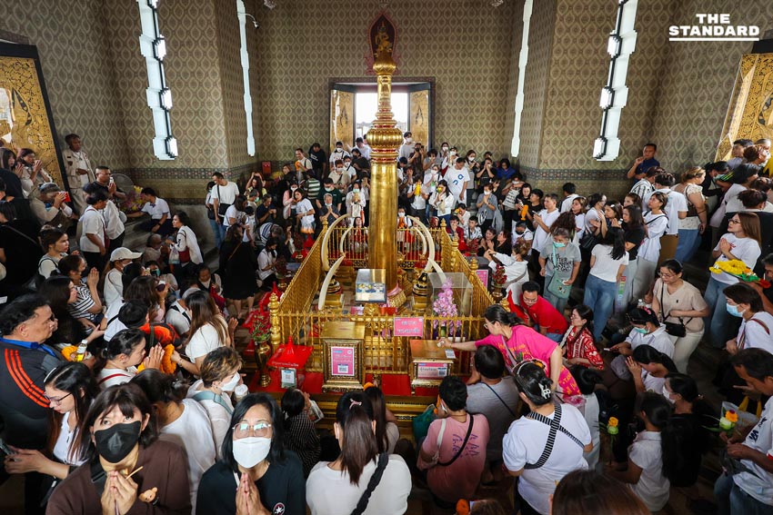 ประชาชน - นักท่องเที่ยวแน่น ‘วัดพระแก้ว-ศาลหลักเมือง’ สักการะสิ่งศักดิ์สิทธิ์คู่บ้านคู่เมือง ขอพรรับศักราช 2569 3