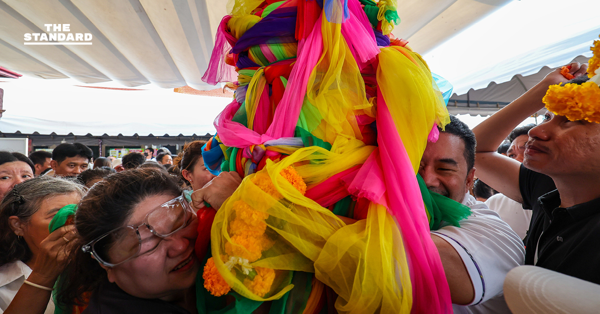 ประชาชน - นักท่องเที่ยวแน่น ‘วัดพระแก้ว-ศาลหลักเมือง’ สักการะสิ่งศักดิ์สิทธิ์คู่บ้านคู่เมือง ขอพรรับศักราช 2569