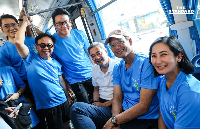 พรรคประชาธิปัตย์ นำโดย อภิสิทธิ์ เวชชาชีวะ, กรณ์ จาติกวณิช และ การดี เลียวไพโรจน์ เดินทางหาเสียงด้วยรถเมล์และรถไฟฟ้า BTS ในกรุงเทพมหานคร 12