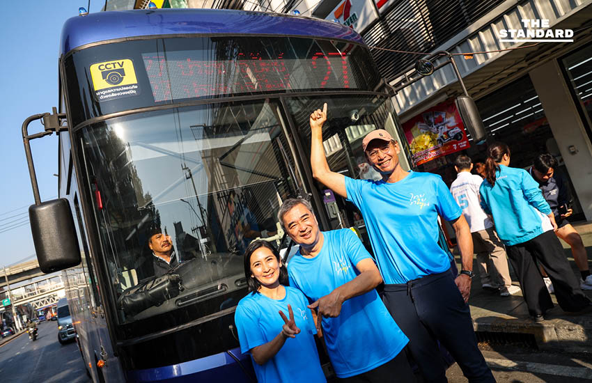 พรรคประชาธิปัตย์ นำโดย อภิสิทธิ์ เวชชาชีวะ, กรณ์ จาติกวณิช และ การดี เลียวไพโรจน์ เดินทางหาเสียงด้วยรถเมล์และรถไฟฟ้า BTS ในกรุงเทพมหานคร 4