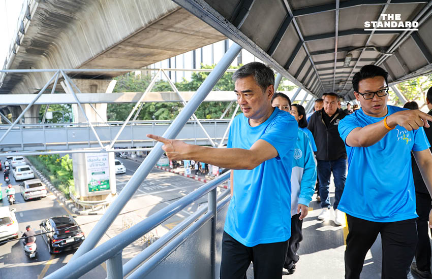 พรรคประชาธิปัตย์ นำโดย อภิสิทธิ์ เวชชาชีวะ, กรณ์ จาติกวณิช และ การดี เลียวไพโรจน์ เดินทางหาเสียงด้วยรถเมล์และรถไฟฟ้า BTS ในกรุงเทพมหานคร 8