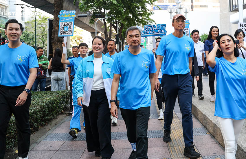 พรรคประชาธิปัตย์ นำโดย อภิสิทธิ์ เวชชาชีวะ, กรณ์ จาติกวณิช และ การดี เลียวไพโรจน์ เดินทางหาเสียงด้วยรถเมล์และรถไฟฟ้า BTS ในกรุงเทพมหานคร 9