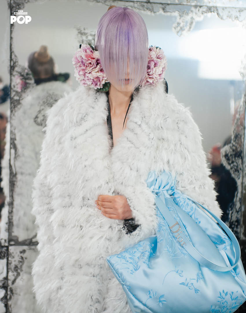 ภาพบรรยากาศเบื้องหลังแฟชั่นโชว์ Dior Couture Spring/Summer 2026 ผลงานแรกของ Jonathan Anderson 2