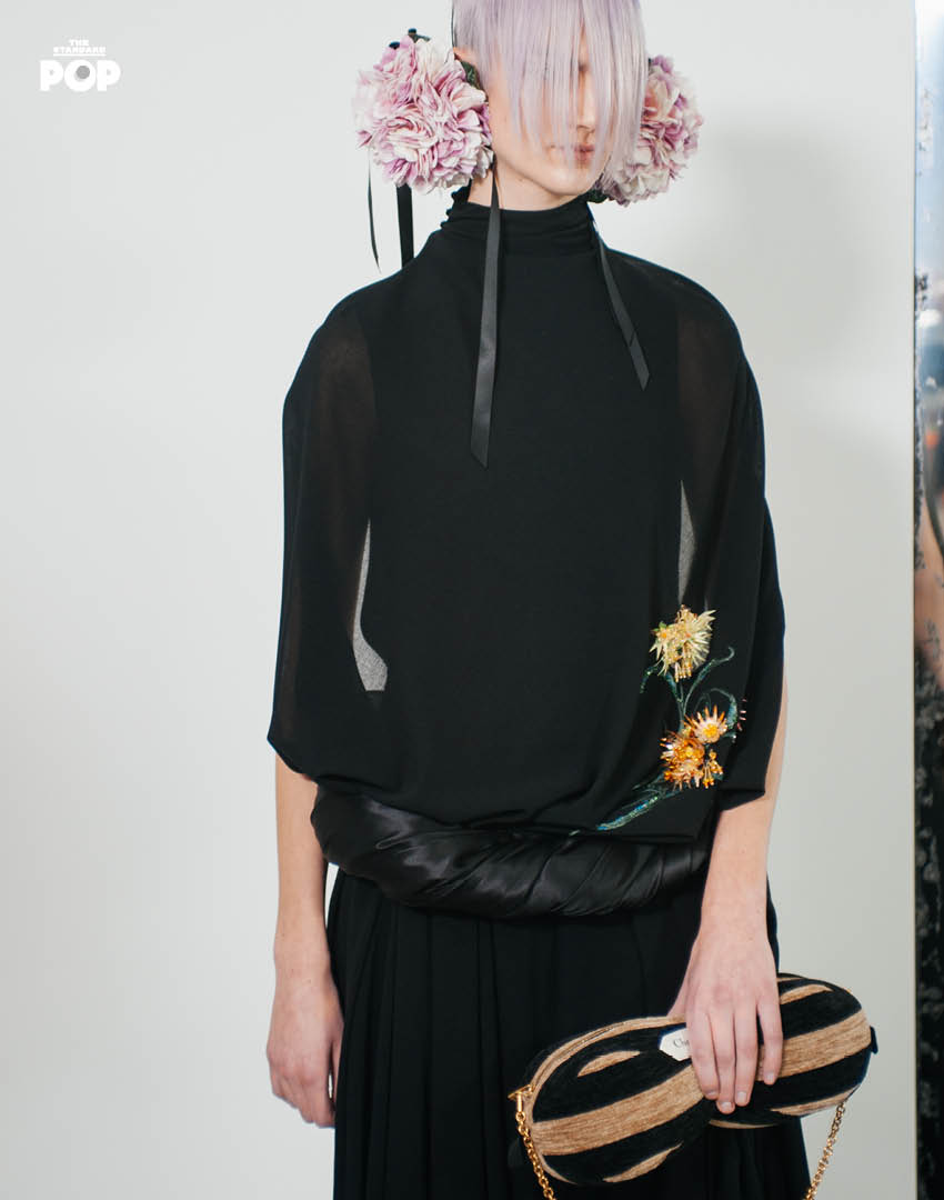 ภาพบรรยากาศเบื้องหลังแฟชั่นโชว์ Dior Couture Spring/Summer 2026 ผลงานแรกของ Jonathan Anderson 3