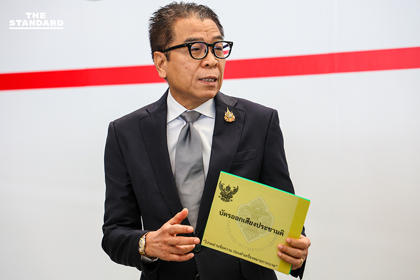 The headline already follows the Khaosod/Thairath spacing rule for this particular phrasing, as there are no proper nouns directly following a verb that would require an inserted space. สส. and 2569 are specific identifiers but are part of descriptive noun phrases (บัตรเลือกตั้ง สส., บัตรประชามติ 2569) rather than standalone proper nouns immediately following the verb ปล่อย. So, the reformat is: ปล่อยขบวนรถขนส่งบัตรเลือกตั้ง สส. และบัตรประชามติ 2569 4