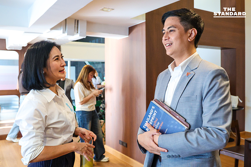 ตัวแทนพรรคการเมืองประชันนโยบายการศึกษาบนเวที EDUCATION BATTLE ที่ THE STANDARD โดยมีวิทย์ สิทธิเวคิน เป็นผู้ดำเนินรายการ 1