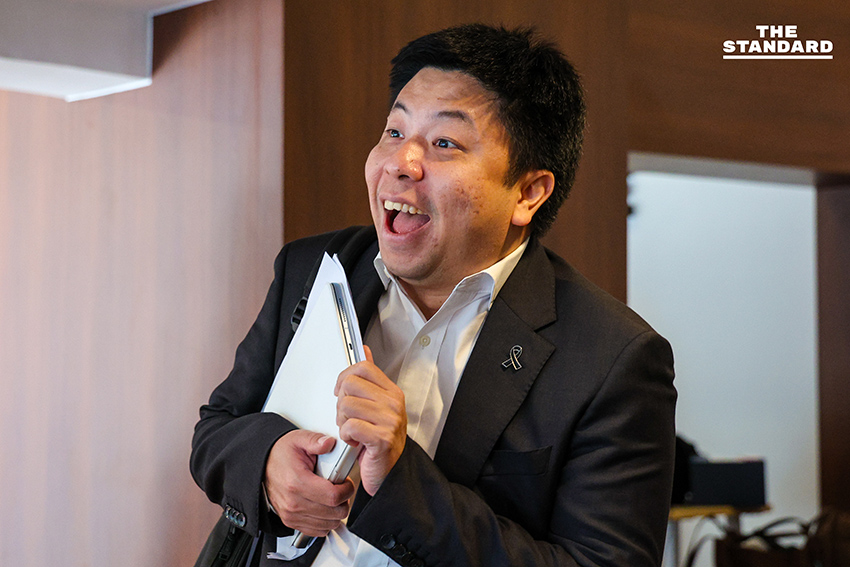 ตัวแทนพรรคการเมืองประชันนโยบายการศึกษาบนเวที EDUCATION BATTLE ที่ THE STANDARD โดยมีวิทย์ สิทธิเวคิน เป็นผู้ดำเนินรายการ 5