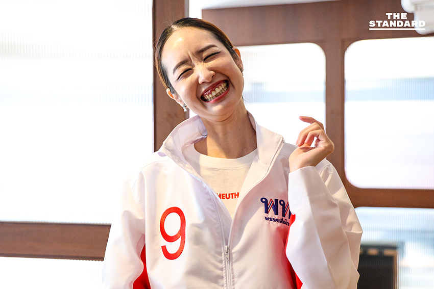 ตัวแทนพรรคการเมืองประชันนโยบายการศึกษาบนเวที EDUCATION BATTLE ที่ THE STANDARD โดยมีวิทย์ สิทธิเวคิน เป็นผู้ดำเนินรายการ 6