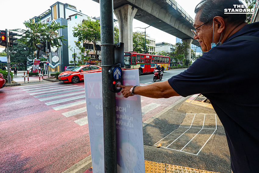 ป้ายหาเสียงเลือกตั้ง สส. และแคนดิเดตนายกรัฐมนตรีจำนวนมากเรียงรายตามถนนในกรุงเทพฯ ช่วงโค้งสุดท้ายของการหาเสียง 5