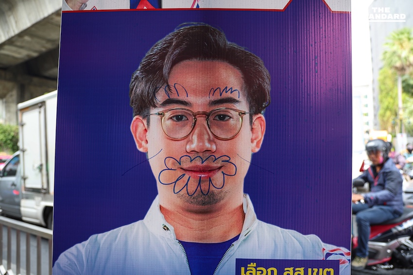 ภาพป้ายหาเสียงเลือกตั้งที่ได้รับความเสียหายจากการถูกทำลาย 13