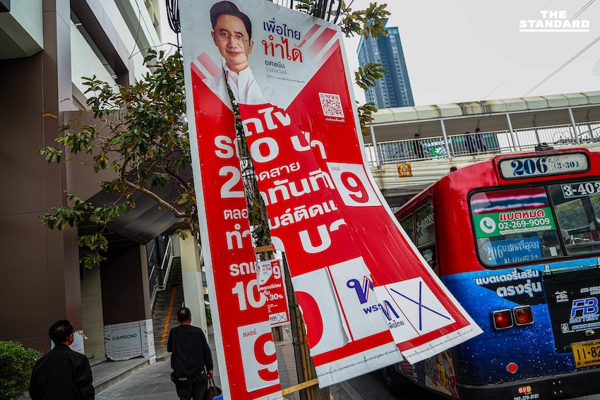ภาพป้ายหาเสียงเลือกตั้งที่ได้รับความเสียหายจากการถูกทำลาย 3