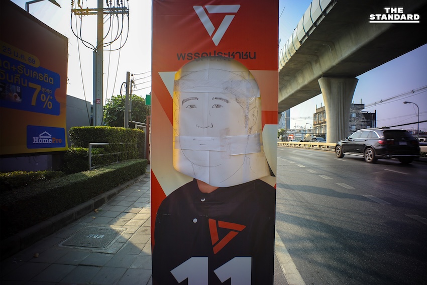 ภาพป้ายหาเสียงเลือกตั้งที่ได้รับความเสียหายจากการถูกทำลาย 5