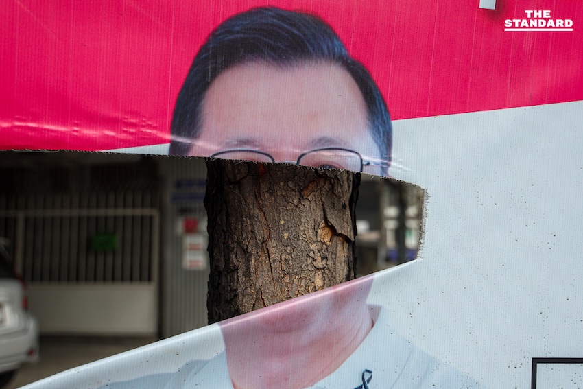 ภาพป้ายหาเสียงเลือกตั้งที่ได้รับความเสียหายจากการถูกทำลาย 7