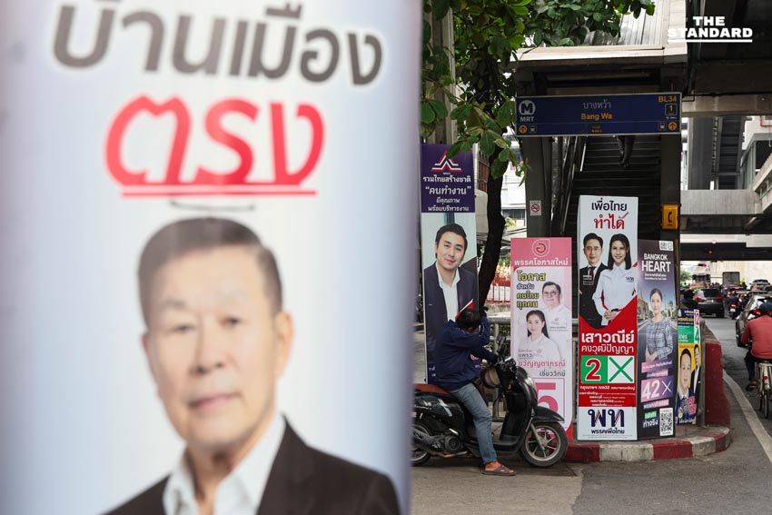 ‘ป้ายหาเสียงนโยบาย’ ปรากฏทั่วกรุง ประชันโค้งสุดท้ายก่อนวันเลือกตั้ง 15