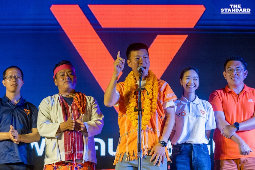 เท้ง-วิโรจน์ ขึ้นเวทีปราศรัย ‘ชาติพันธุ์คือคนเท่ากัน’ ชูปลดล็อกที่ดิน–คืนสิทธิ กลุ่มชาติพันธุ์ 1