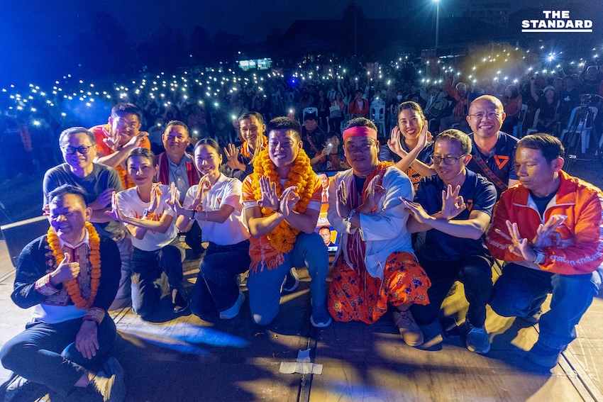 เท้ง-วิโรจน์ ขึ้นเวทีปราศรัย ‘ชาติพันธุ์คือคนเท่ากัน’ ชูปลดล็อกที่ดิน–คืนสิทธิ กลุ่มชาติพันธุ์ 6