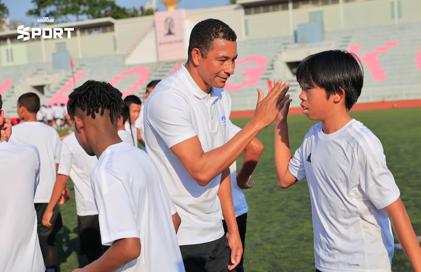 จิลแบร์โต ซิลวา ถ่ายทอดทักษะฟุตบอลให้เยาวชนไทยในฟุตบอลคลินิก 1