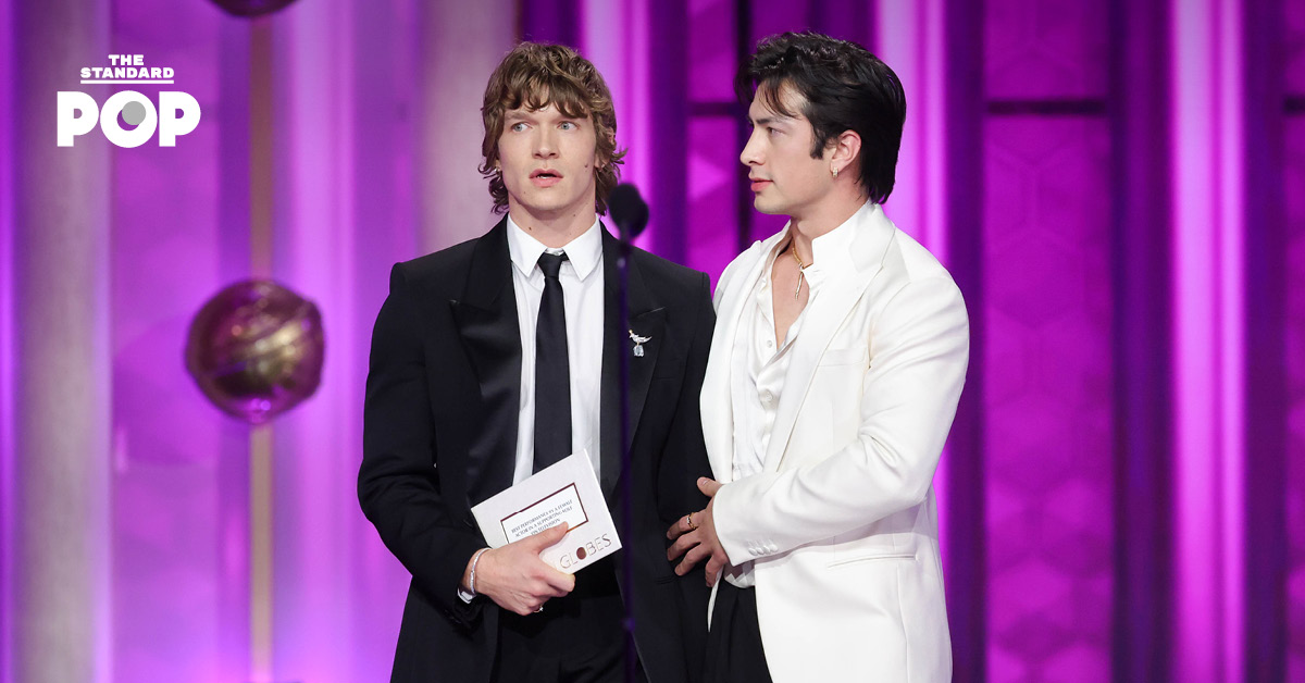 Hudson Williams และ Connor Storrie จาก Heated Rivalry หยอกล้อกันบนเวที Golden Globes 2026