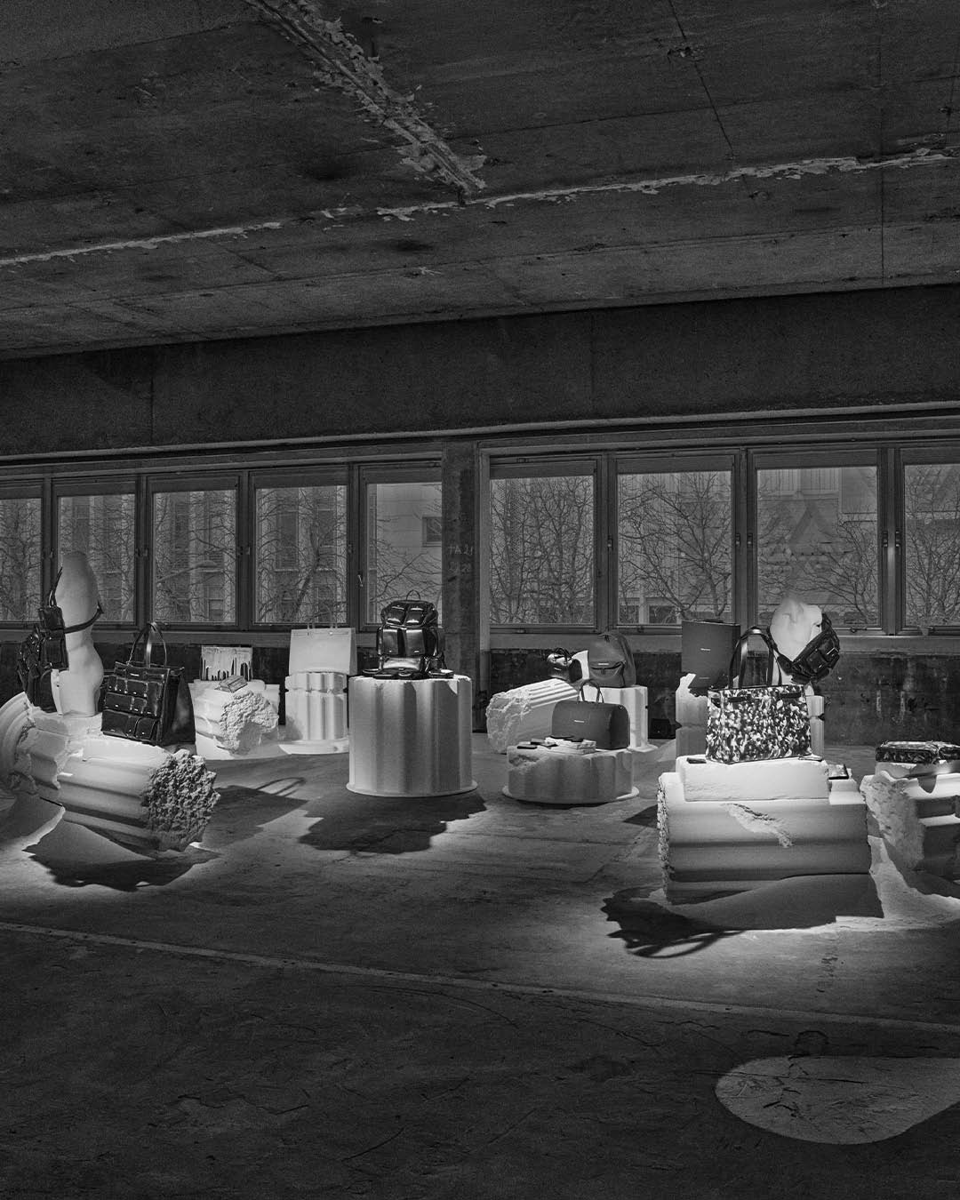 ภาพนิทรรศการ Christian Louboutin โดย Jaden Smith ในกรุงปารีส 5